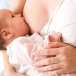 Trị rạn da ngực sau khi sinh là điều mà các mẹ hay quan tâm